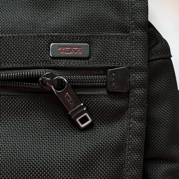 TUMI Alpha Expandable Travel Messenger Bag Black Crossbody Laptop Briefcase - Picture 13 of 16